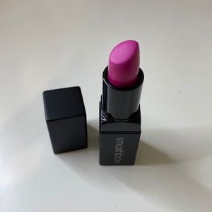 SMASHBOX LIPSTICK IN “FUCHSIA FLASH”